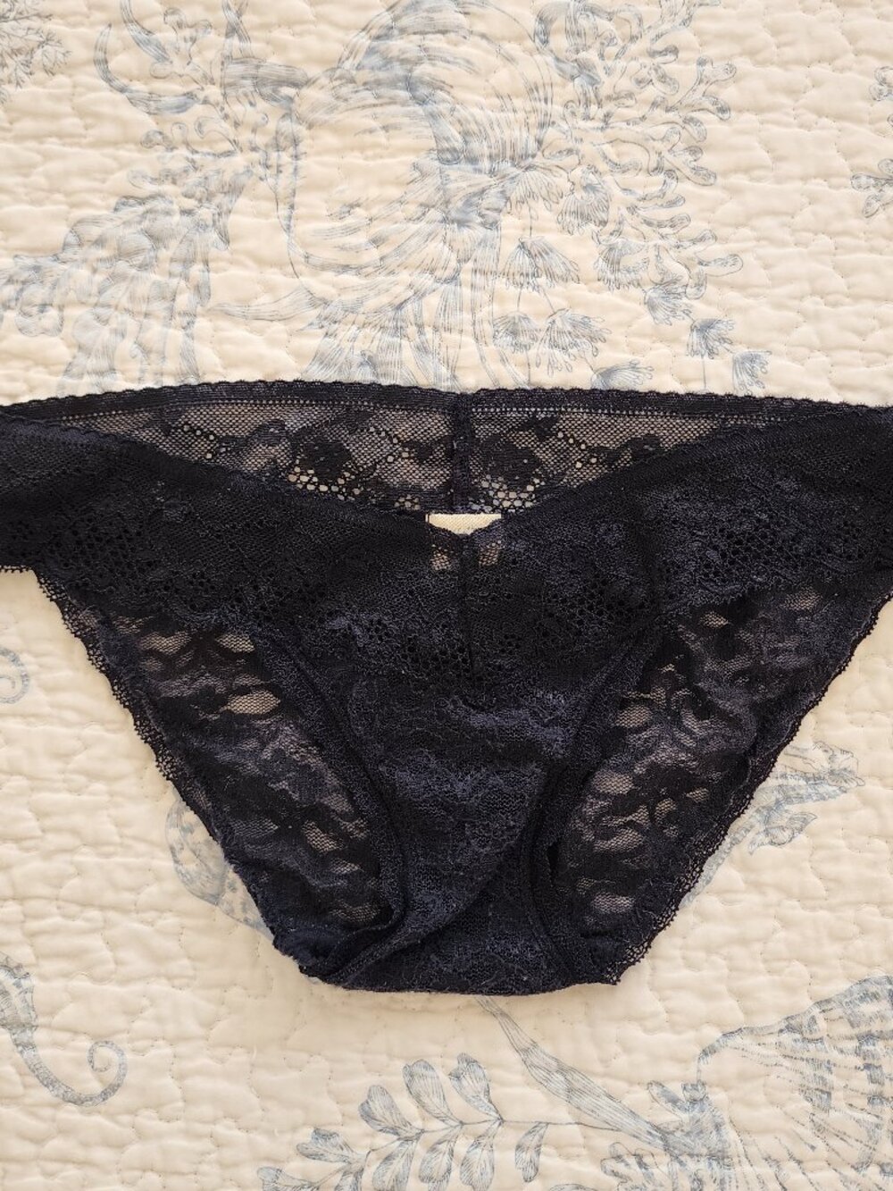 Aerie Classic Navy Floral Lace Cheeky Undies - Size S (NWOT)